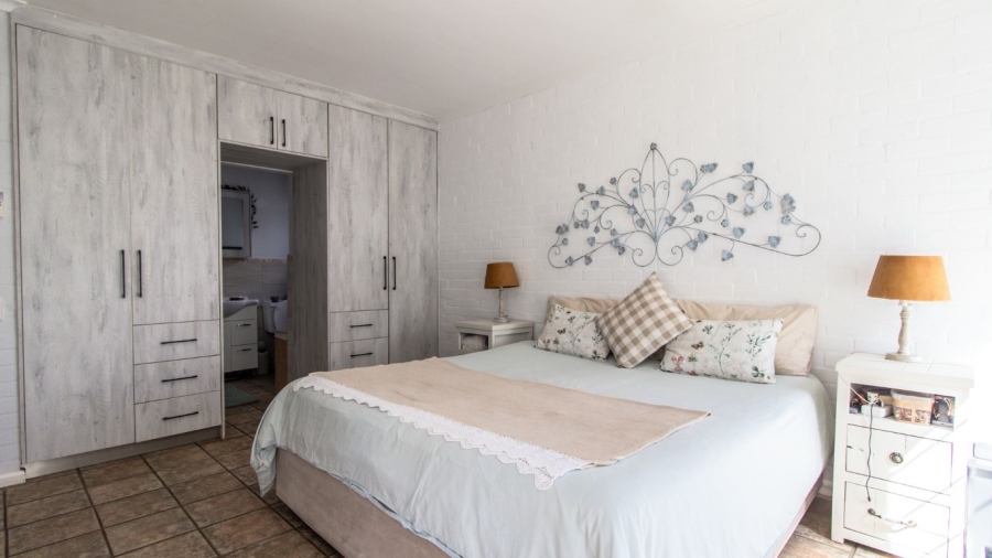 4 Bedroom Property for Sale in Paradise Beach Western Cape